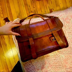 100% Leather Vintage Messenger Bag